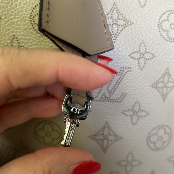 Louis Vuitton NWOT bag with cross body straps silver keys locks dust bag - Picture 6 of 17